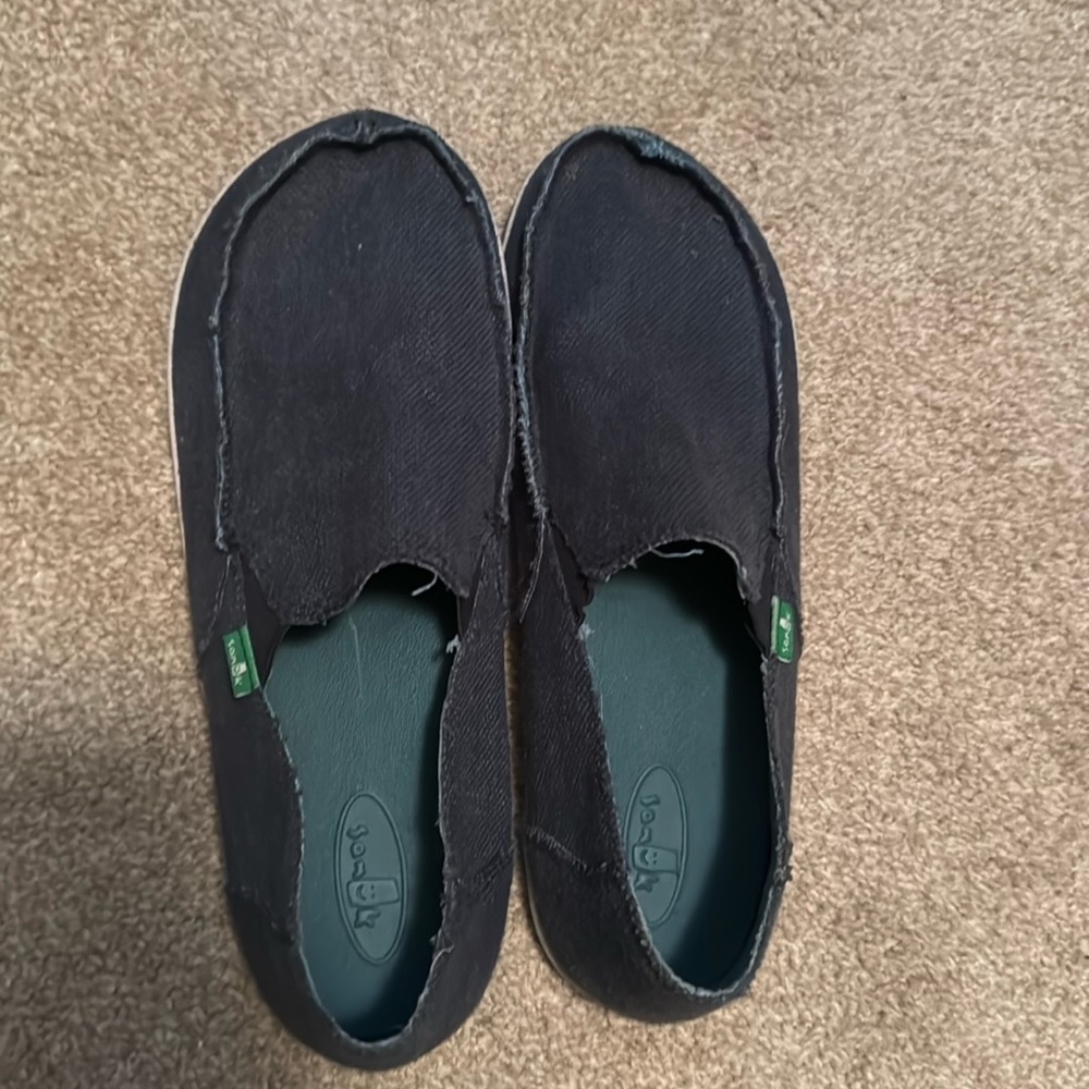 Men’s Sanuk shoes size 8